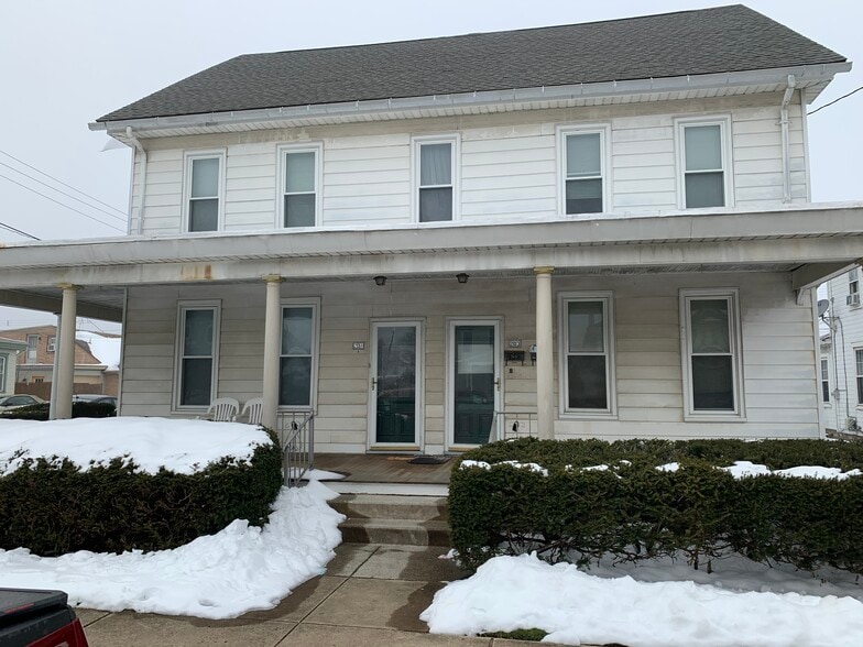 Corner lot, plenty of parking - 201 E Cherry St