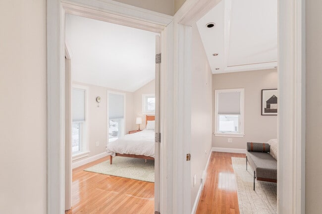 Building Photo - 99 W Circular St