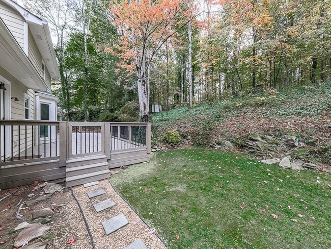 Building Photo - 63 Geraldine Dr SE