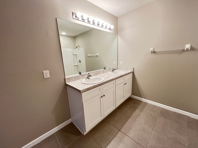 Building Photo - Beautiful, 3 Bedroom Home!!