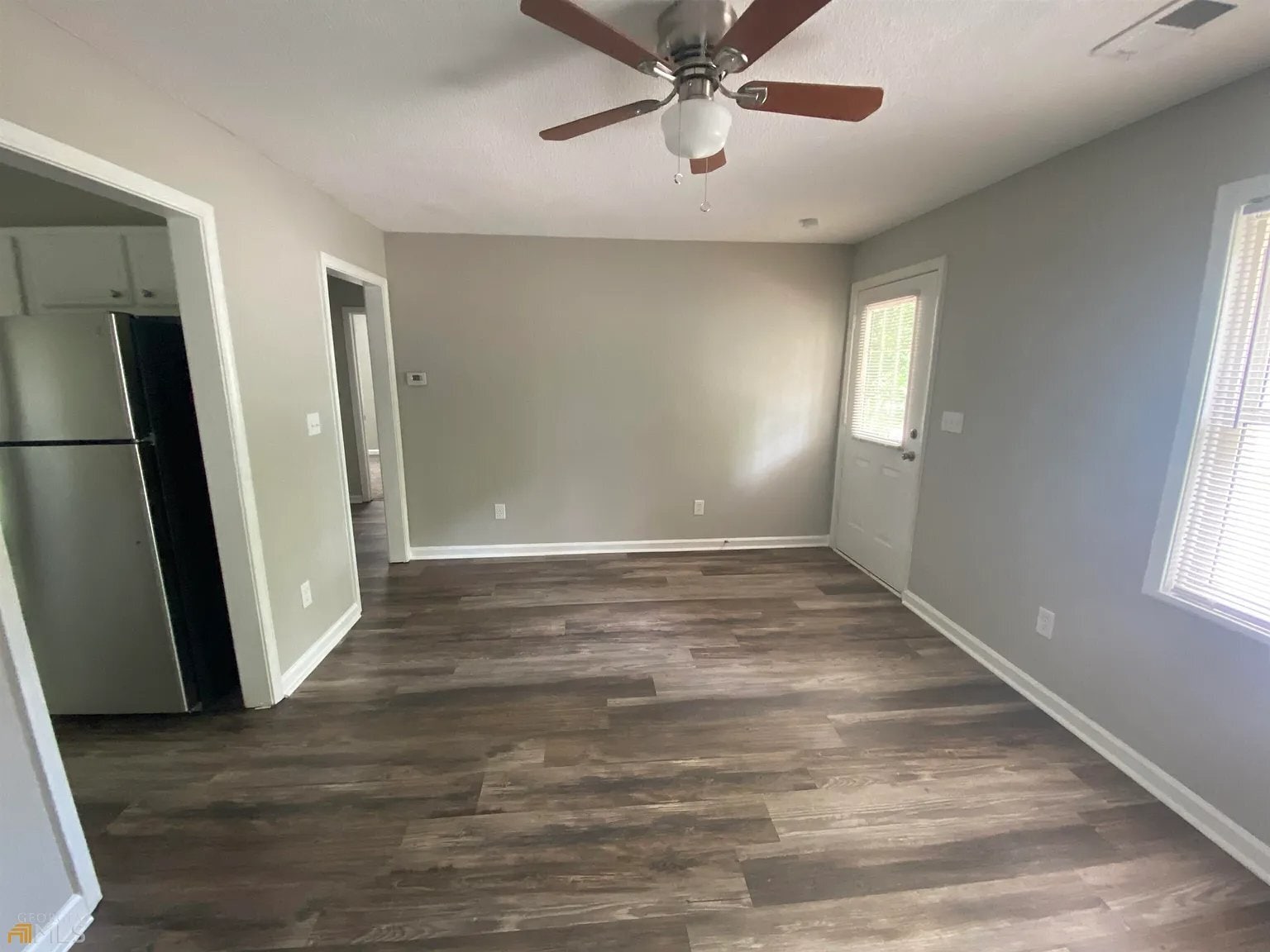 Building Photo - 617 Camellia Cir
