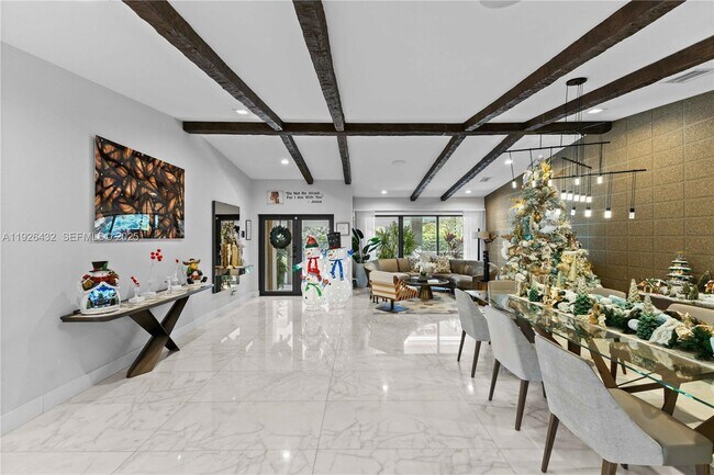 Building Photo - 9040 SW 110th Ave