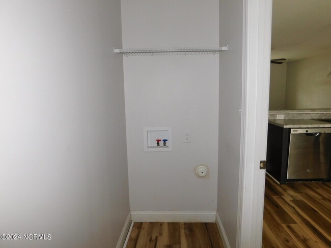 Building Photo - 108 Meadow Way