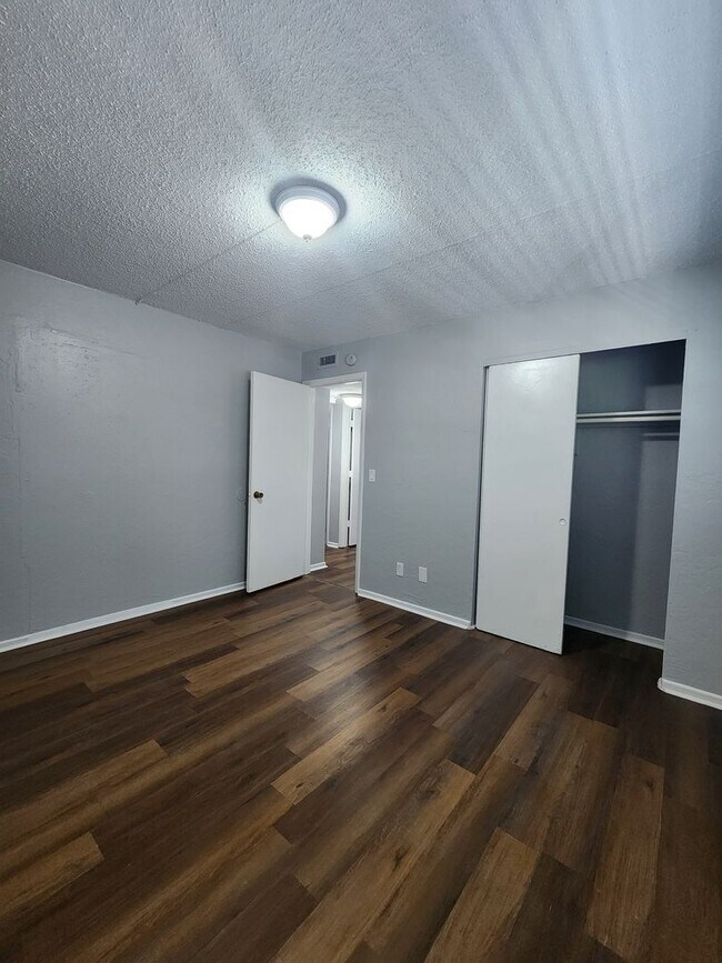 Building Photo - ** COMING SOON ** RENOVATED 2 Bedroom 1 Ba...