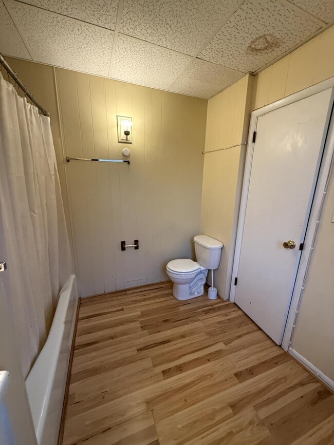 Building Photo - 500 N Main St