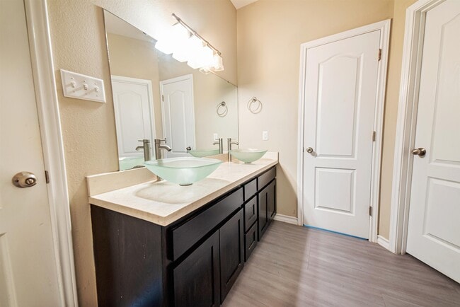 Building Photo - 120 Tranquilo Dr