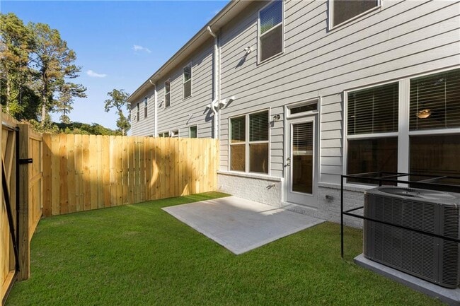 Building Photo - 2527 Riverside Rd