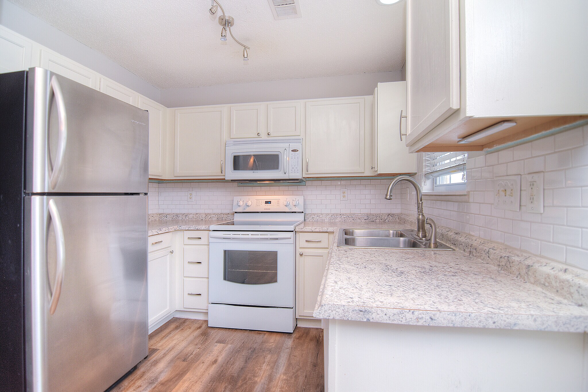 Building Photo - 158 Portestown Way