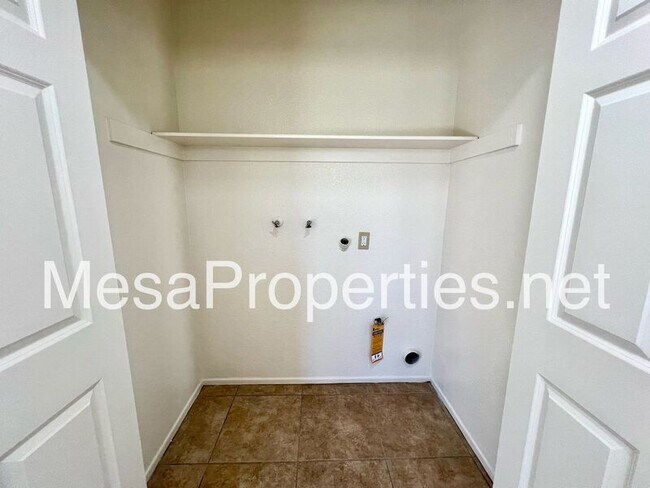 Building Photo - 11321 Oakwood Dr