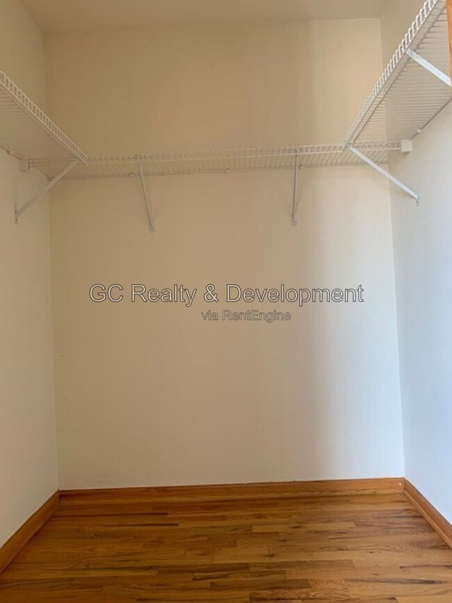 Building Photo - 1505 N Maplewood Ave