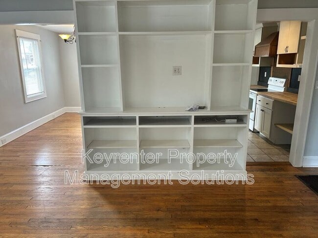 Building Photo - 501 Sherwood Ave