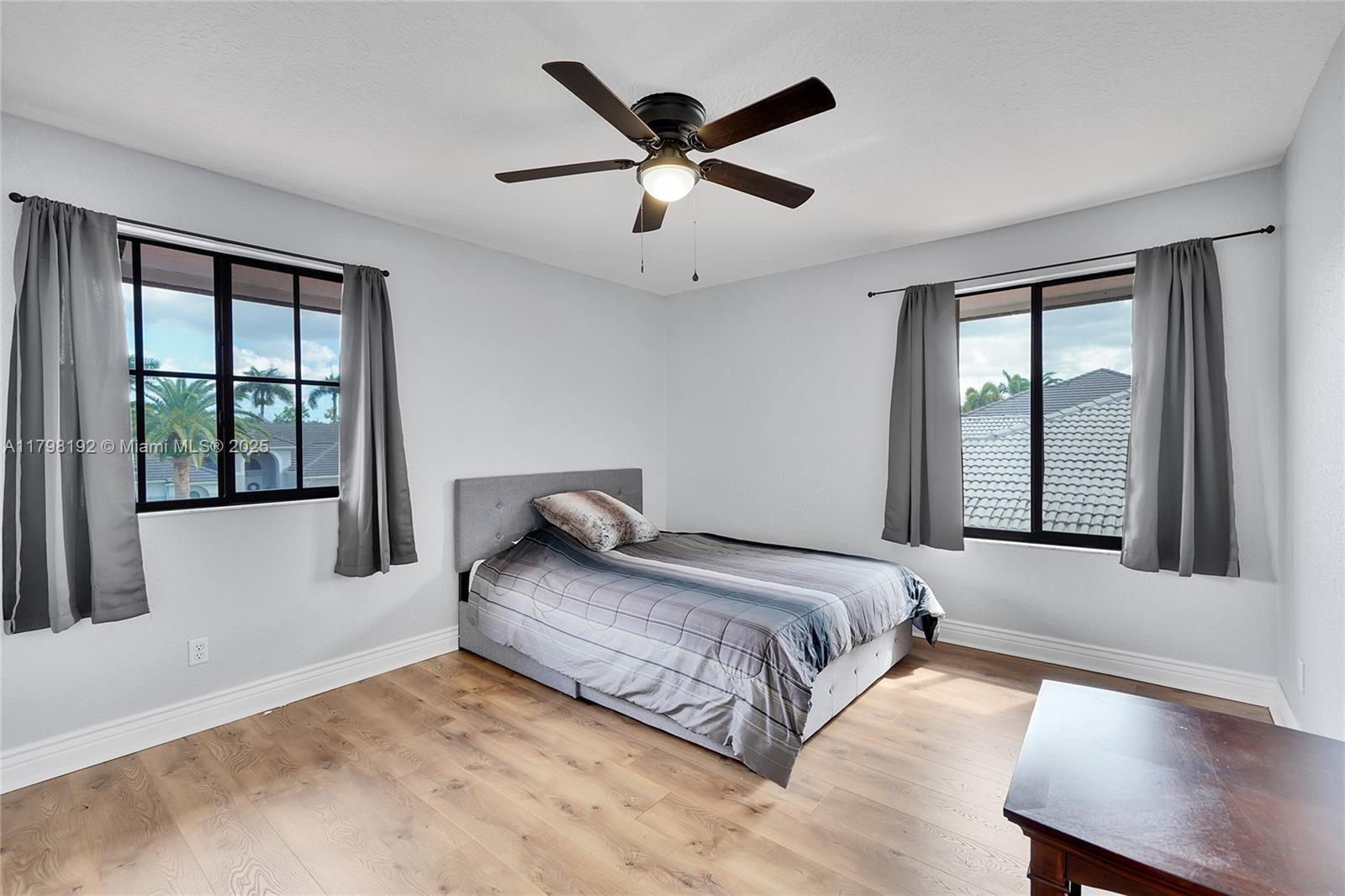 Building Photo - 500 Cypress Pointe Dr E