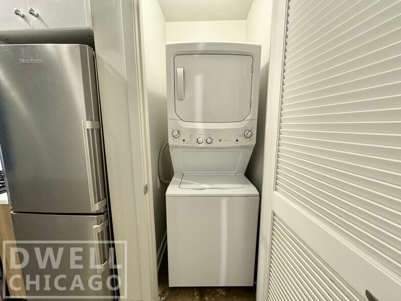 Building Photo - 152 W Huron St