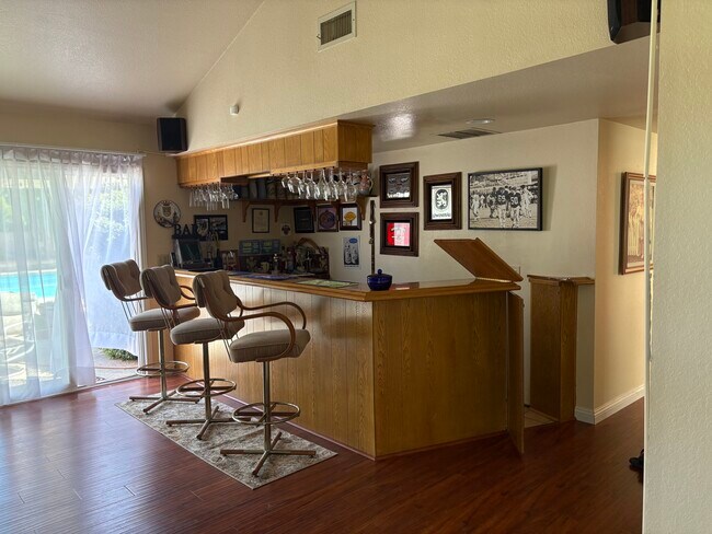 Building Photo - 948 Ettin Ave