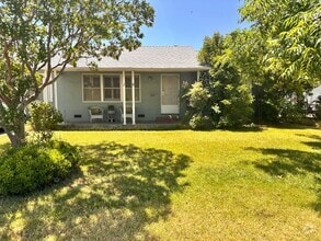 Building Photo - Well Located 1 Story Home Near Colleges
