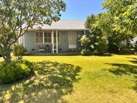 Building Photo - Well Located 1 Story Home Near Colleges