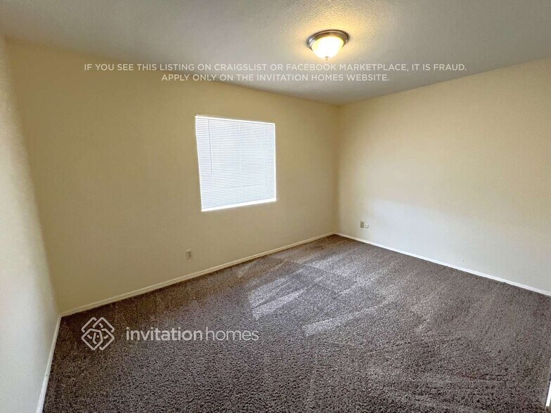 Building Photo - 2651 E Jerome Ave