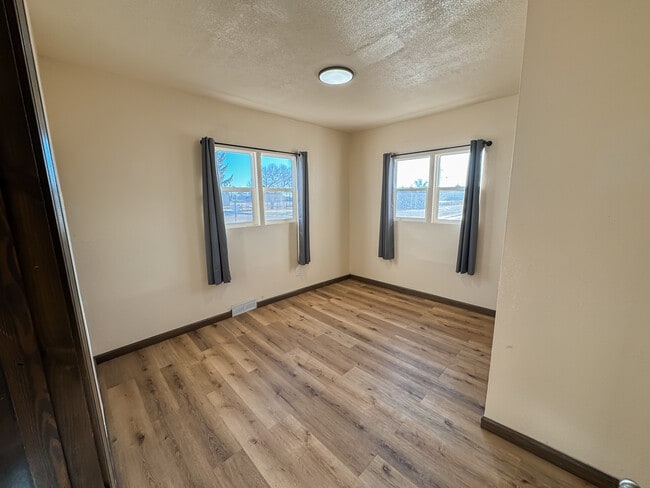 Building Photo - Rustic Farmhouse