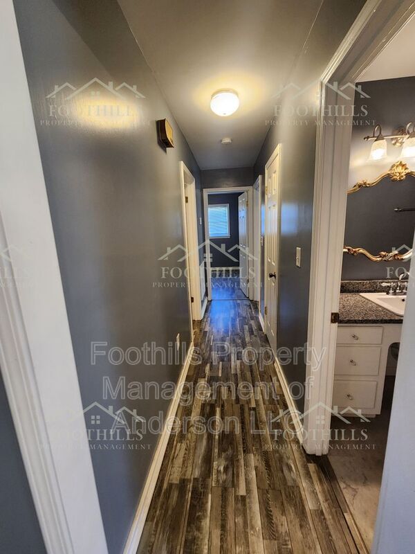 Building Photo - 211 Brady Cir