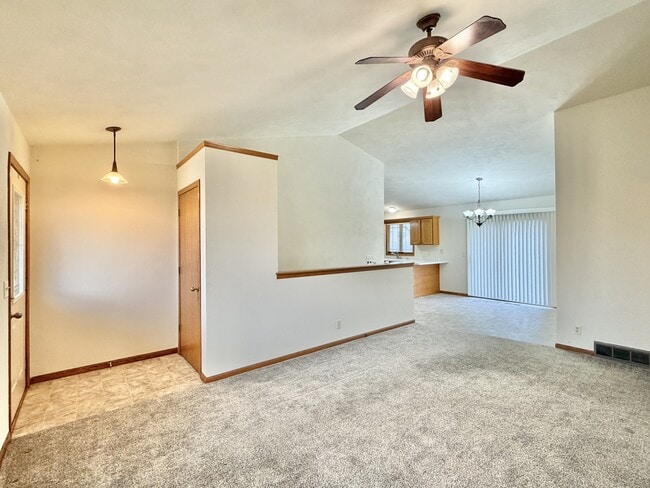 Building Photo - 2402 Stonefield Ln