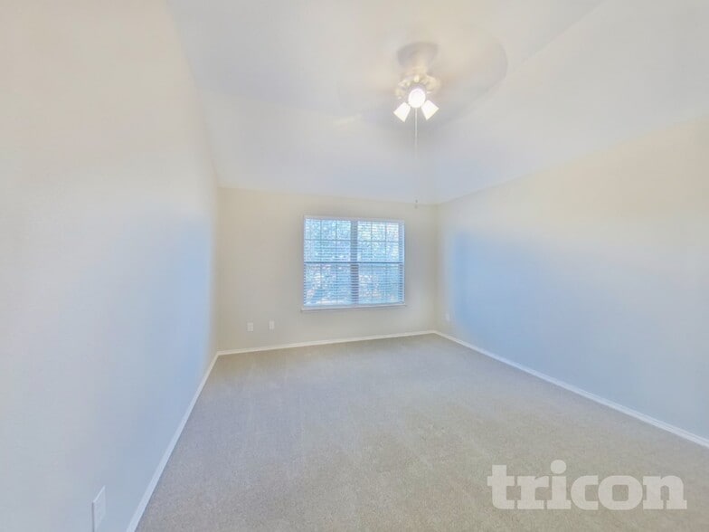 Building Photo - 10309 Bradshaw Dr