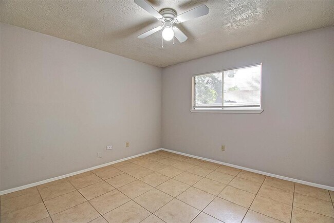 Building Photo - 11203 Doric Ct