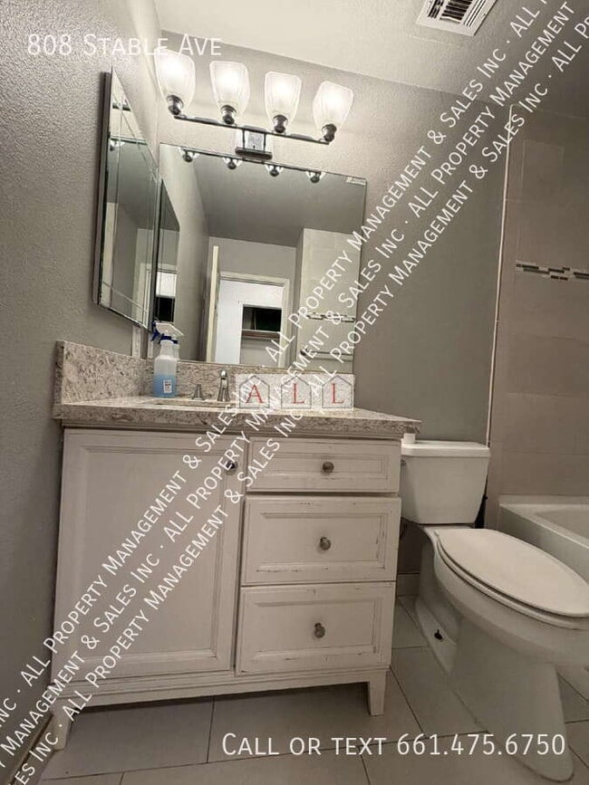 Building Photo - 808 Stable Ave