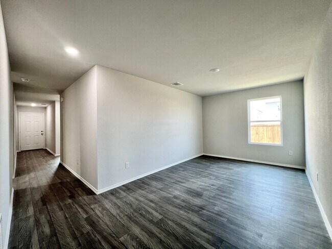Building Photo - Cozy Home in The Villages of Mayfield