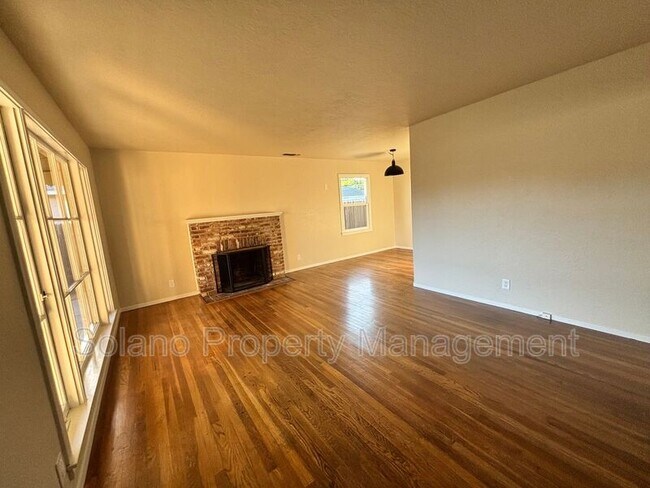 Building Photo - 29 Southwood Dr