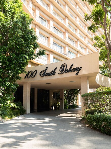 Building Photo - 100 S Doheny Dr