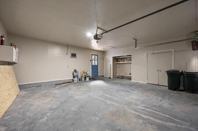 Building Photo - 627 Chadbourne Ct