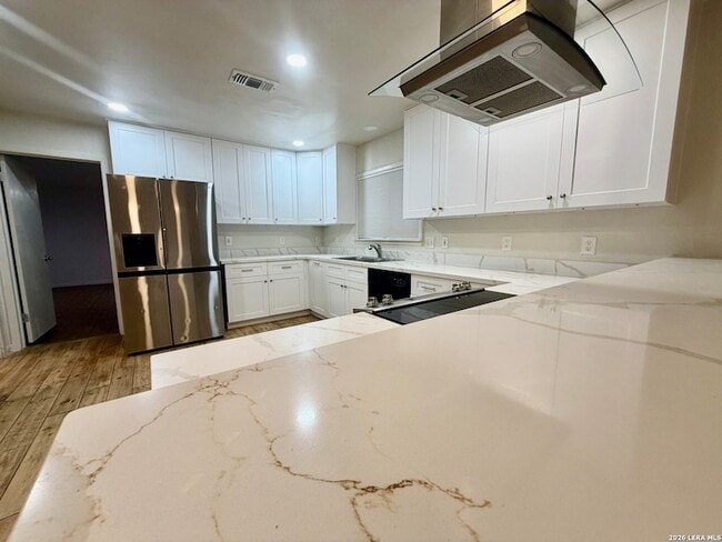 Building Photo - 115 Encino Grande St