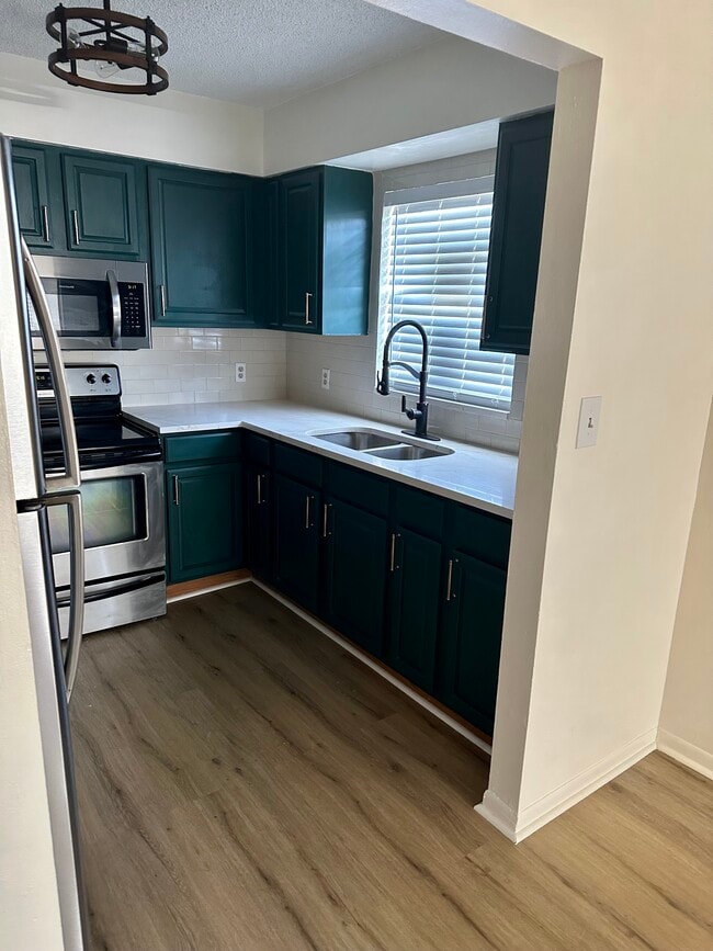 Building Photo - 1802 W House St