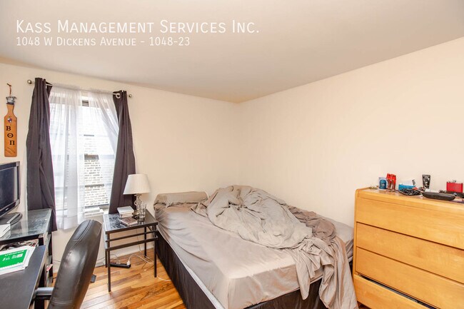 Building Photo - 1048 W Dickens Ave