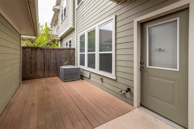 Building Photo - 2241 Zach Scott St