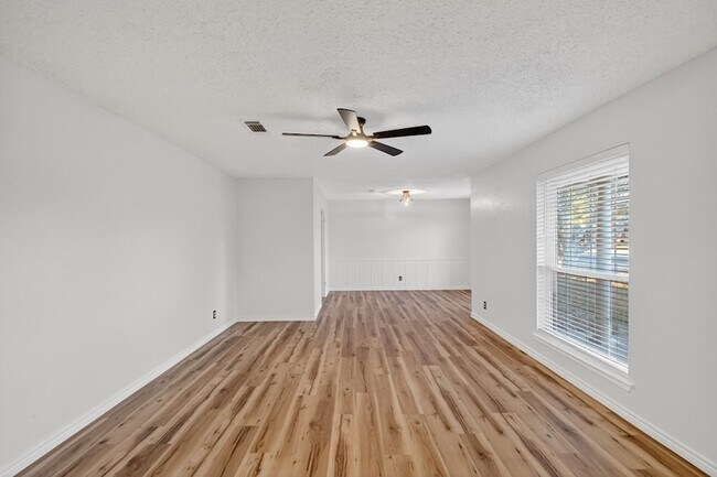 Building Photo - 2821 Metz Dr