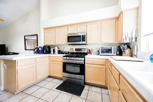 Building Photo - Summerlin - Single Story Townhome -