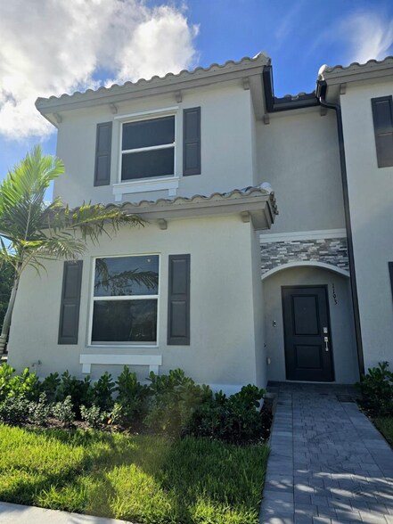 Primary Photo - 1193 NW 1st Ter