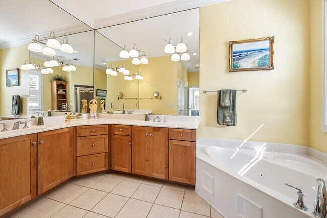 Building Photo - 190 Whiting Ln