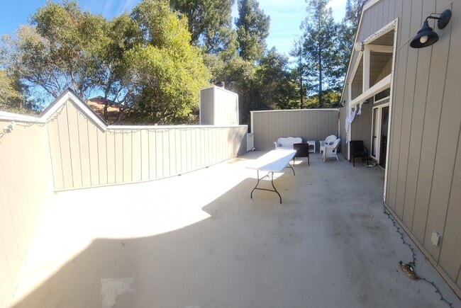 Building Photo - Bigger than average home in SLO! Lots of space!