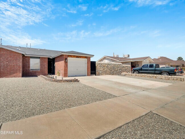 Building Photo - 1593 Hartsdale Dr