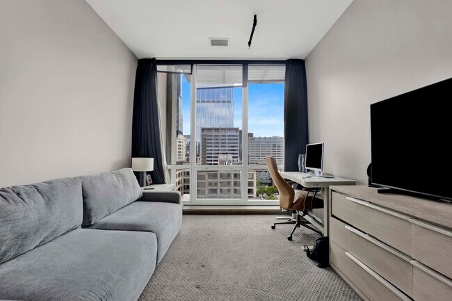 Building Photo - 700 W Van Buren St