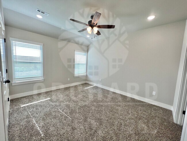 Building Photo - 579 Bradford Dr