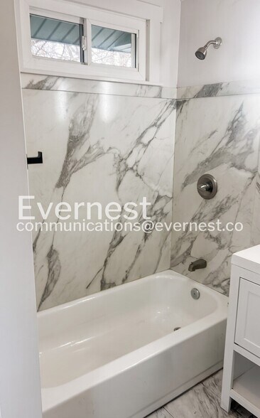 Building Photo - 2730 Elliott Ave