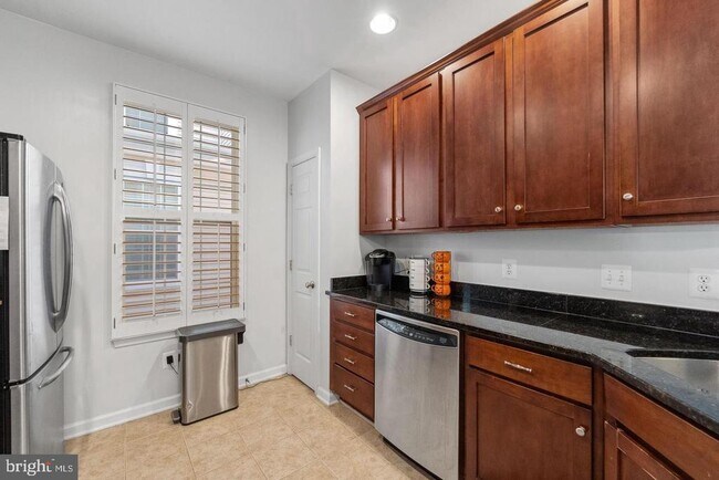 Building Photo - 43371 Locust Dale Terrace