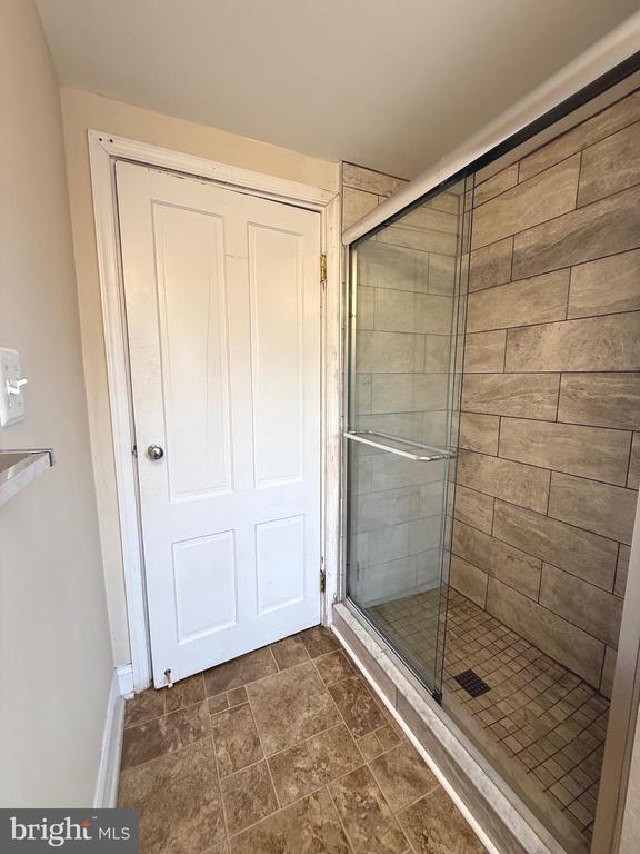 Building Photo - 422 Dunmore St