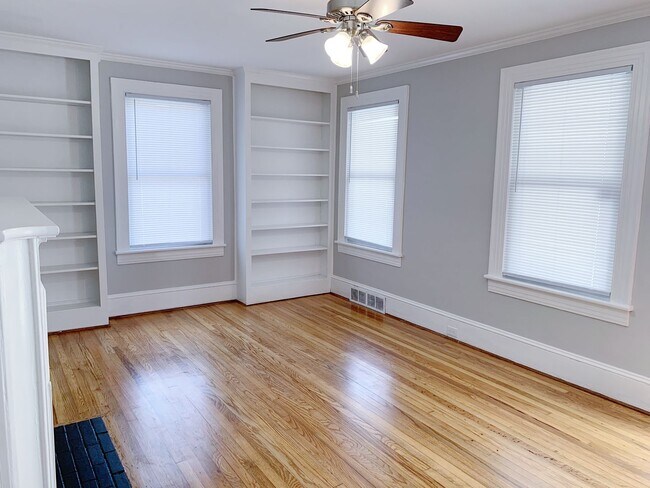 Building Photo - 3 Bed 2 Baths Grid home with fenced backya...