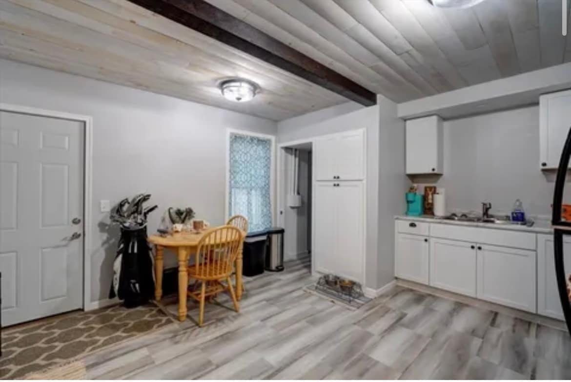 Kitchen - 212 E Howard St
