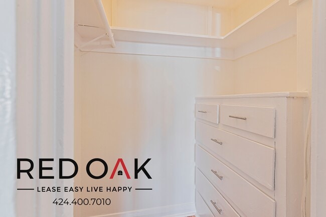 Building Photo - 1056 Normandie Ave