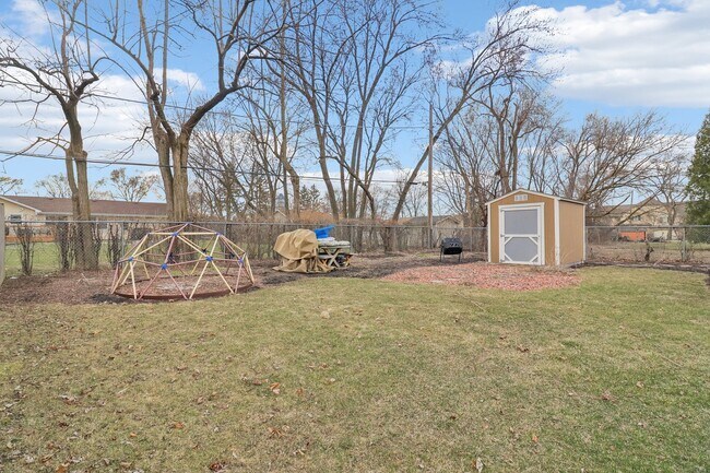 Building Photo - 644 N Franklin Ave